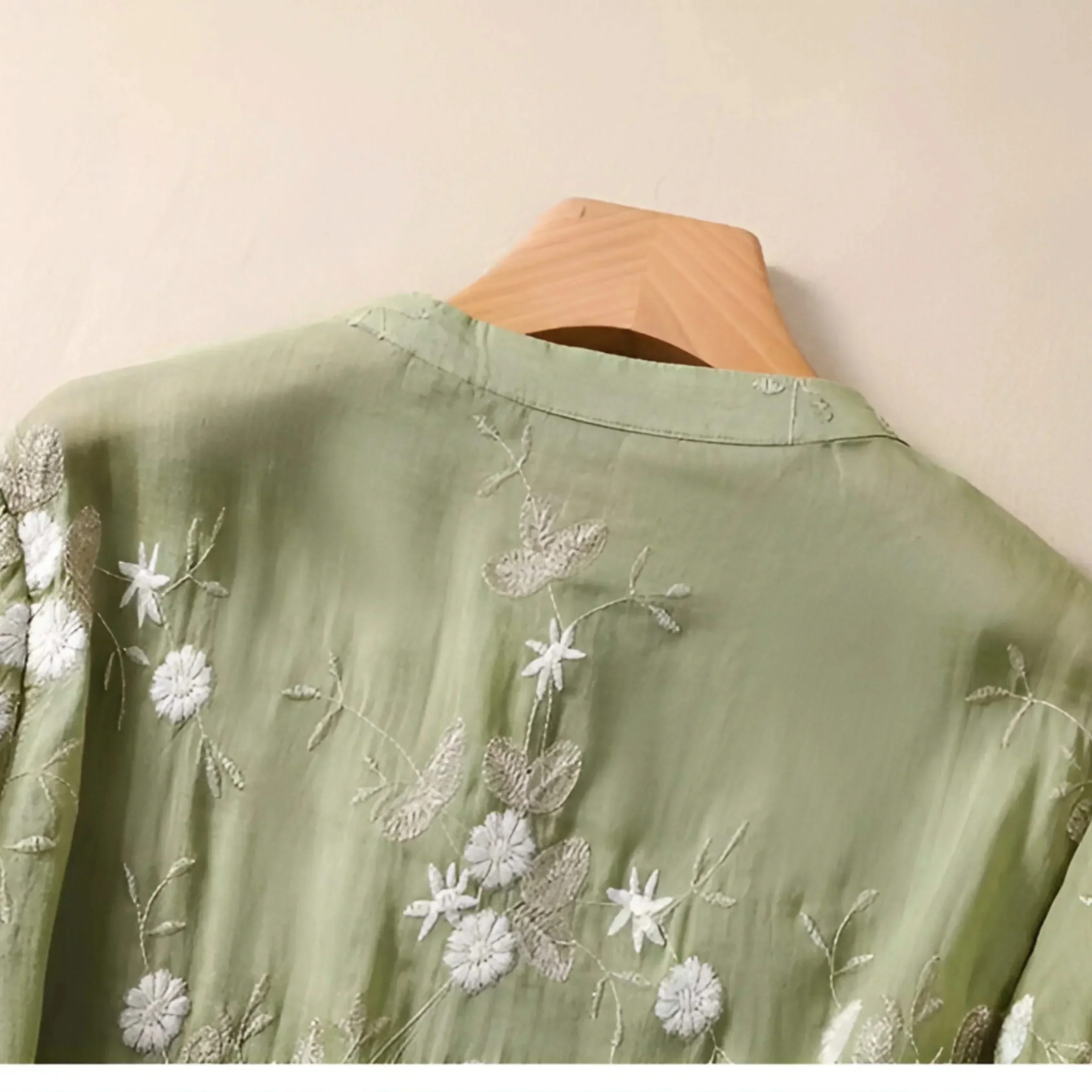 EMILY | COTTON TOP WITH EMBROIDERED FLOWERS - Image 7